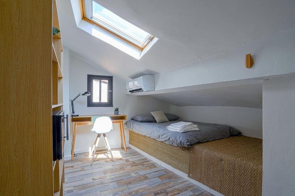 Studio Sous Les Toits Tres Bien Place Et Climatise 蒙彼利埃 外观 照片